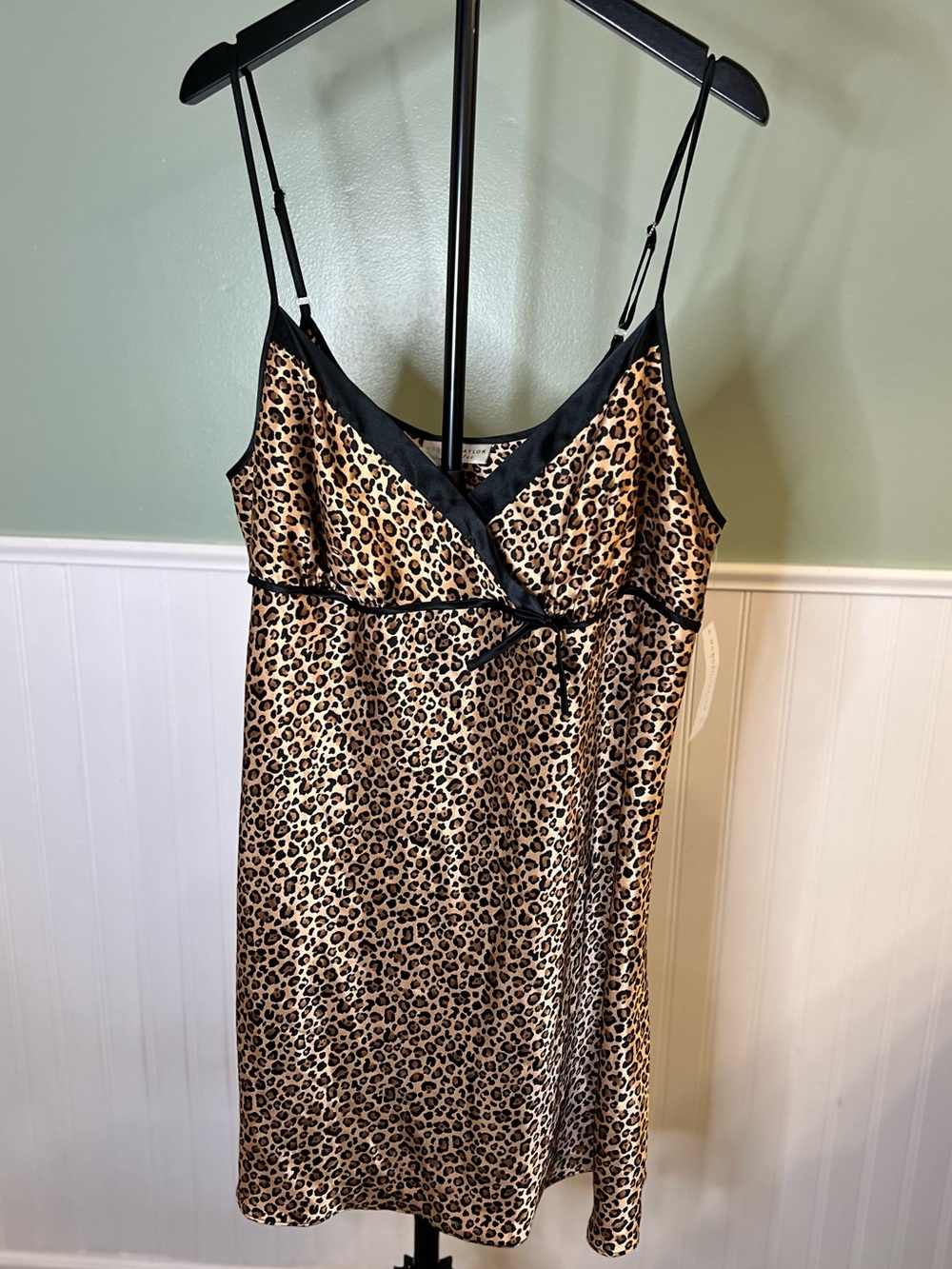 NWT- Morgan Taylor Leopard Satin Slip w/Adjustable straps & Black Trim. Size XXL